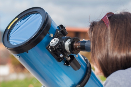 Cómo prepararse para presenciar un eclipse solar: Guía para observadores principiantes