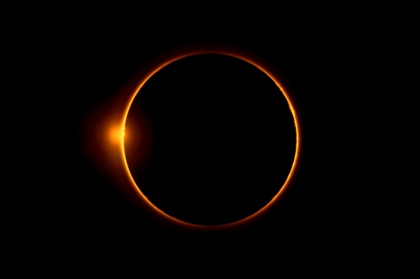 Cómo prepararse para presenciar un eclipse solar: Guía para observadores principiantes