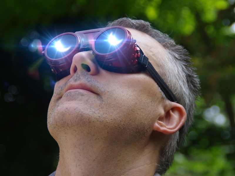 Perills d'observar un eclipsi solar i consells de salut per a gaudir-lo de manera segura